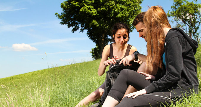 Freunde beim Wandern