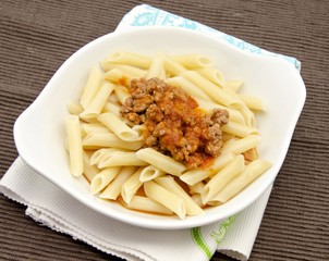 Macarrones con carne y salsa de tomate