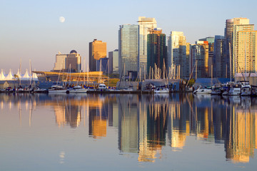 Fototapeta na wymiar Wieczór w centrum Vancouver, BC Kanada