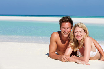 Fototapeta premium Couple Enjoying Beach Holiday