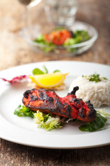 indisches gegrillte Tandoori-Huhn mit Reis