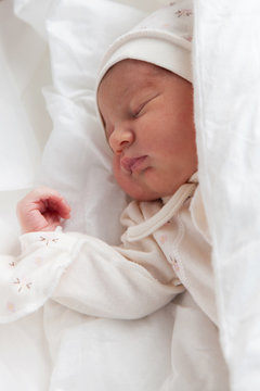 Newborn girl in the maternity hospital