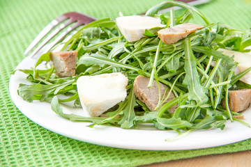 Salad with rucola, pork and brie cheese