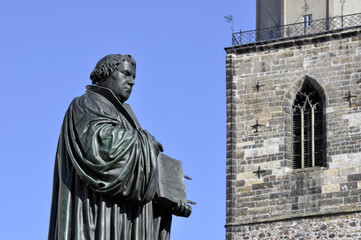 Lutherdenkmal vor Stadtkirche Wittenberg Detail