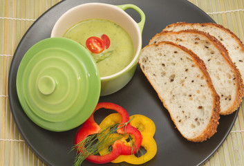 Cream-soup  spinach and mushroom with whole wheat bread