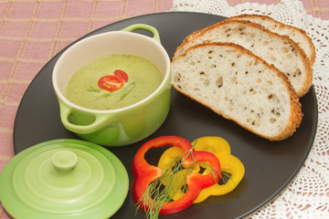 Cream-soup  spinach and mushroom with whole wheat bread