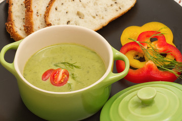Close up cream-soup  spinach and mushroom with whole wheat bread