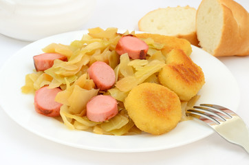 Stewed cabbage with grilled sausage