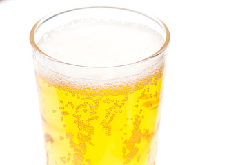 グラスに入ったビール