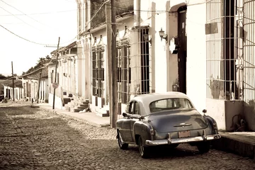 Selbstklebende Fototapeten Antikes Auto, Trinidad © imagesef
