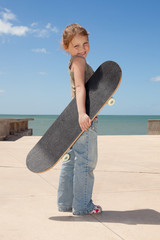 little girl wirh skateboard