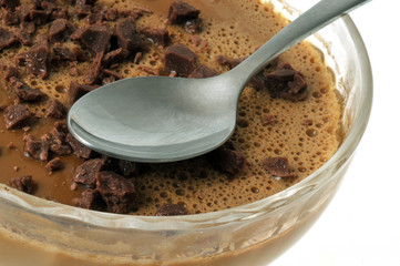 La crème au café et éclats de chocolat