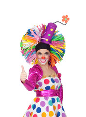 Fototapeta na wymiar Funny clown girl with big kolorowe peruki mówiąc Ok