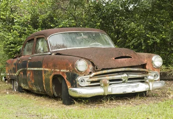 Photo sur Aluminium Voitures anciennes cubaines Vieille voiture indésirable rouillée