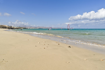 Mensen die windsurfen op Fuerteventura