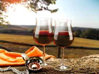 bicchieri di vino rosso e decanter