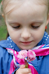 dziewczynka  z kwiatami © grunwaldp