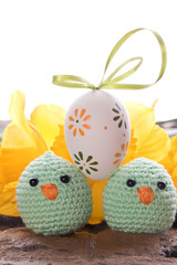 Dekoration mit Ostereier und Küken