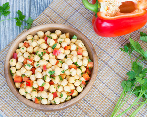 Chickpea salad and bell pepper