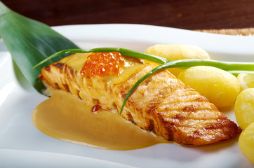 Salmon  with potato .