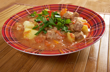 l Hungarian hot goulash soup