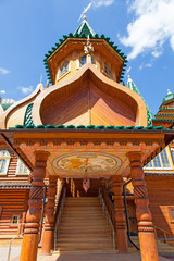 Fototapeta na wymiar Beautiful wooden palace in Kolomenskoe