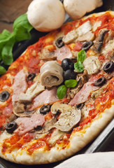 Pizza capricciosa