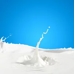 Cercles muraux Milk-shake Pouring milk splash