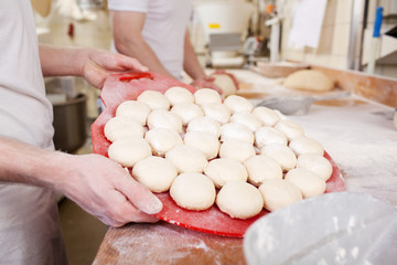 brötchen in der backstube