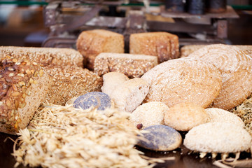 brote und getreide in der bäckerei
