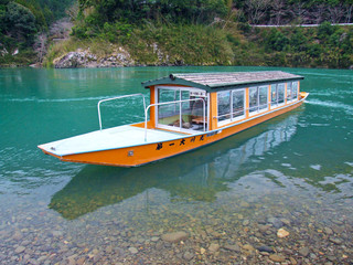 Boot auf Fluss in Japan