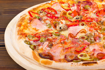 Pizza with ham, mushrooms and pepperoni