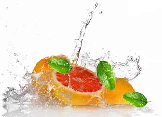 Behangcirkel Grapefruits met Opspattend water © Lukas Gojda