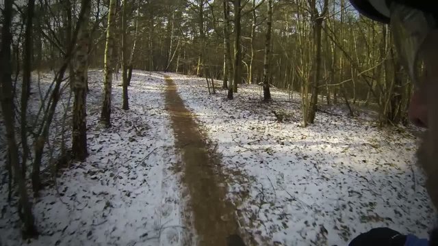 MTB Downhill im Winter über Trails, 3. Teil