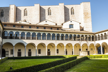 Fototapeta na wymiar Perugia - gotycki kościół, klasztor
