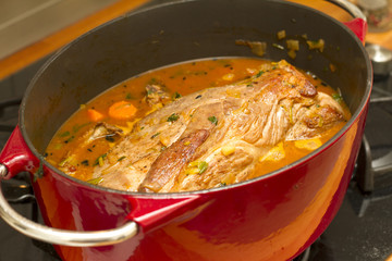 Schweinebraten in Bräter