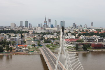 Fototapeta na wymiar Most i widok na miasto