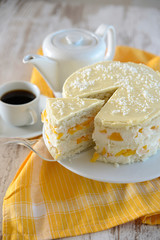 Kokoscremetorte mit Pfirsisch