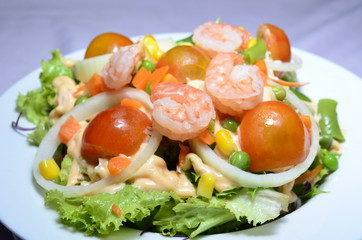 salad with shrimps