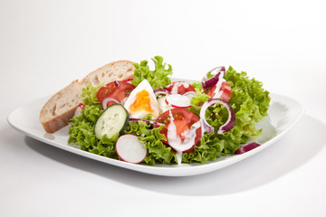 Fresh mixed leafy green salad