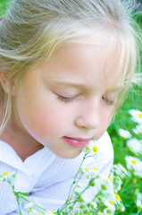Portrait of a little girl with daisy