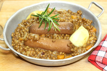 saucisses et lentilles