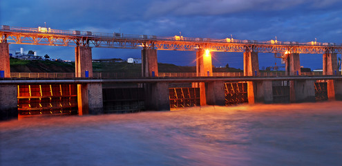 EMBALSE DE ALCALÁ DEL RÍO EN SEVILLA. ANDALUCÍA, ESPAÑA