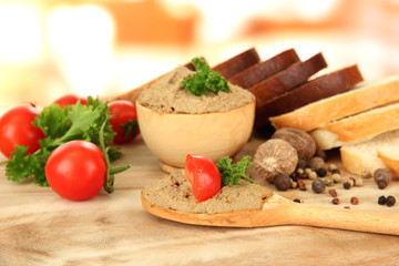 Composition of fresh pate, tomatoes and bread,