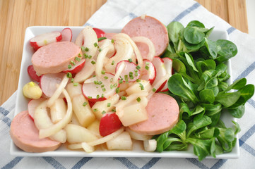 Wurstsalat mit Radieschen