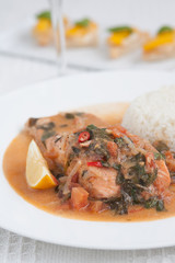 Salmon with white rice and spinach sauce