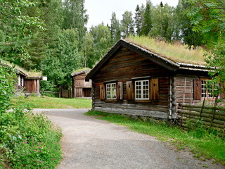 Fototapeta na wymiar Norwegia, Lillehammer-drewniane bramy dom zabytkowy