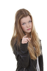 Junges Mädchen streckt Hand mit Zeigefinger aus