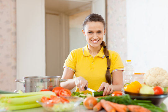  woman chopping  vegetables at  kitchen