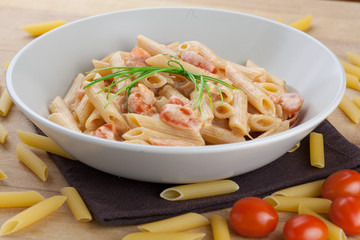 Pasta with salmon and tomatoes